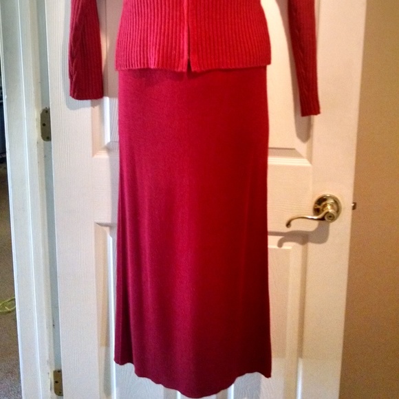 Sweater and skirt set - Picture 2 of 6